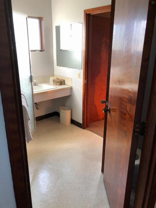 Curly Redwood Lodge image 16