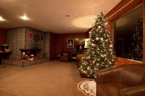Curly Redwood Lodge image 19