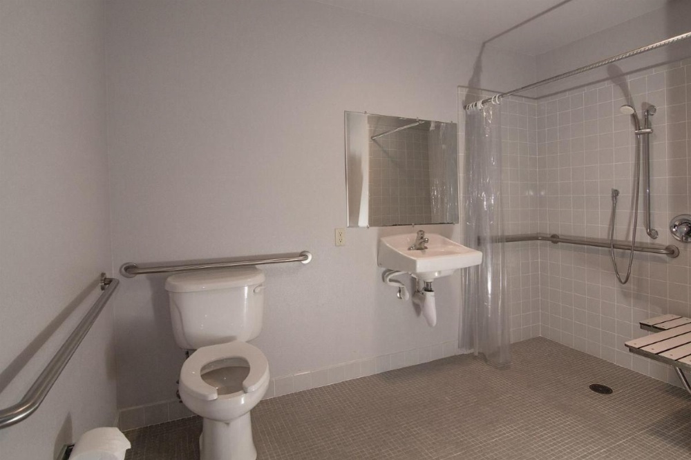 Room image 4