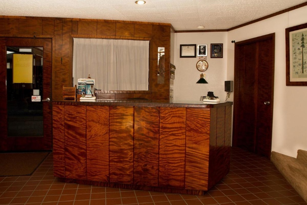 Curly Redwood Lodge Image 21