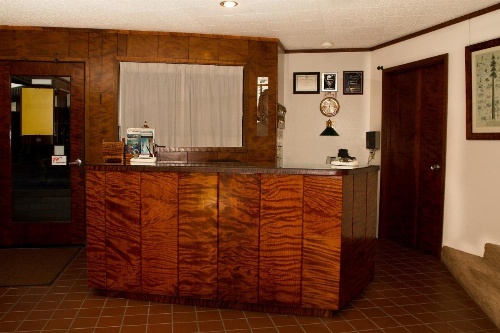 Curly Redwood Lodge image 21