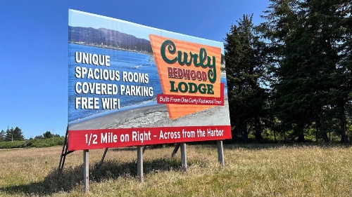 Curly Redwood Lodge image 33