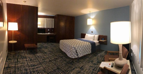 Curly Redwood Lodge image 5